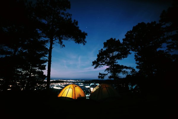 Où peut-on trouver une location de vacances en Provence avec des cours de fabrication de fromage et des randonnées guidées?